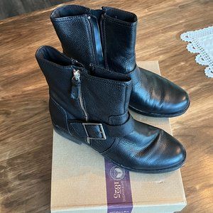 Clarks Merrian Lynn Black Pebbled Leather Ankle Boots Size 7 Like New!